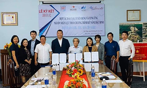 Trường CĐ Phương Đông ĐN